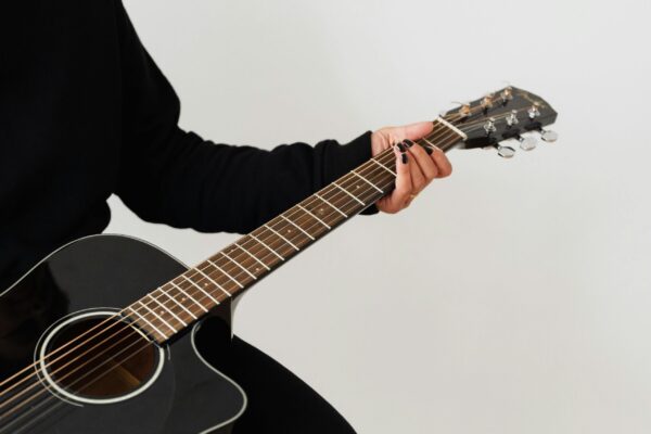 guitarra acústica o eléctrica