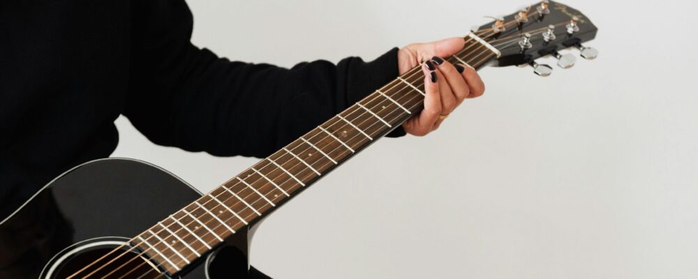 guitarra acústica o eléctrica